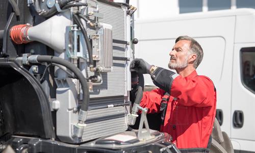 Reparatur einer Case-Landmaschine